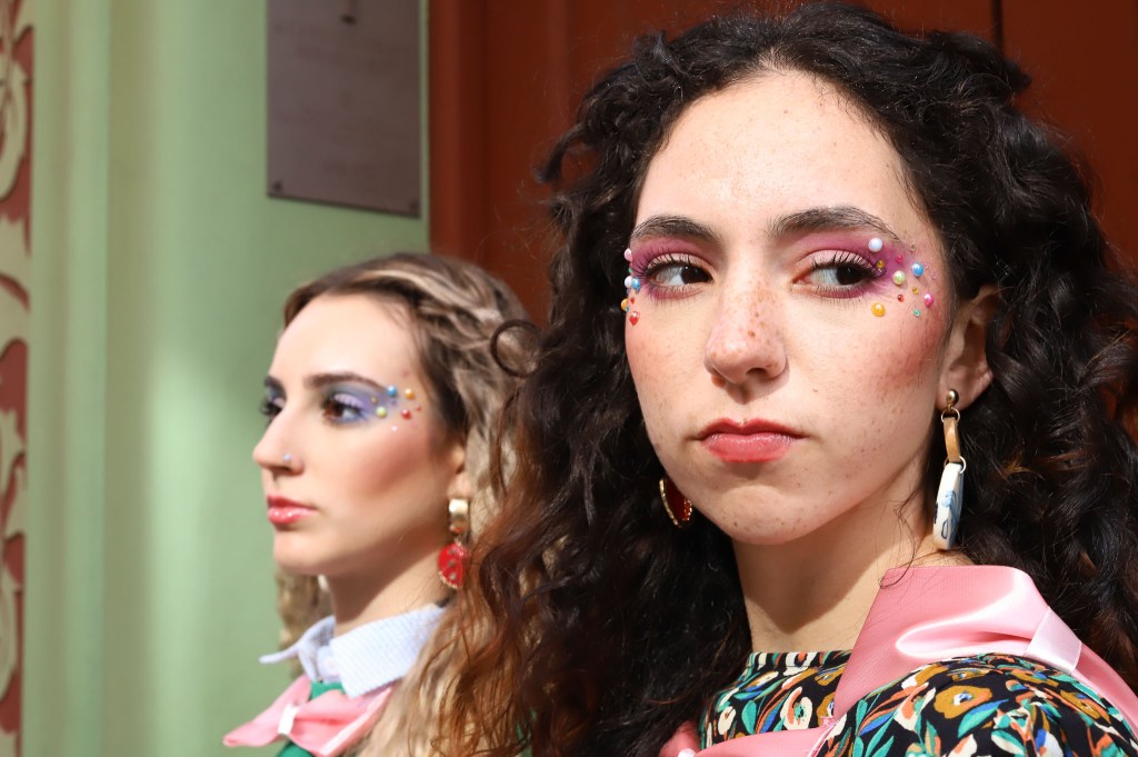 Modelos Jana Surribas y Carla Calles 
Estilismo, maquillaje y peluquería Joanna Fernández